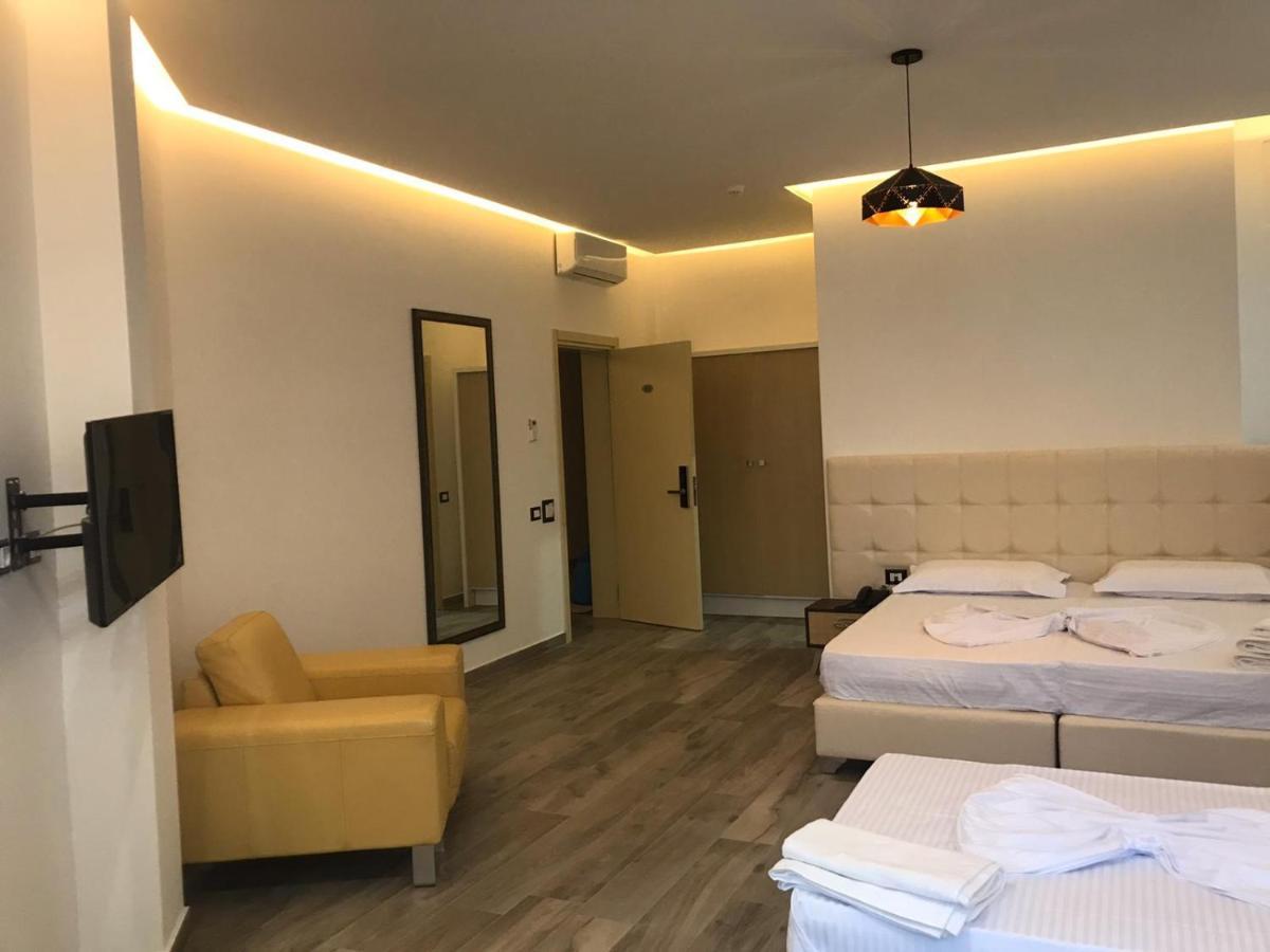 Mille Amici Hotel Shengjin Bagian luar foto