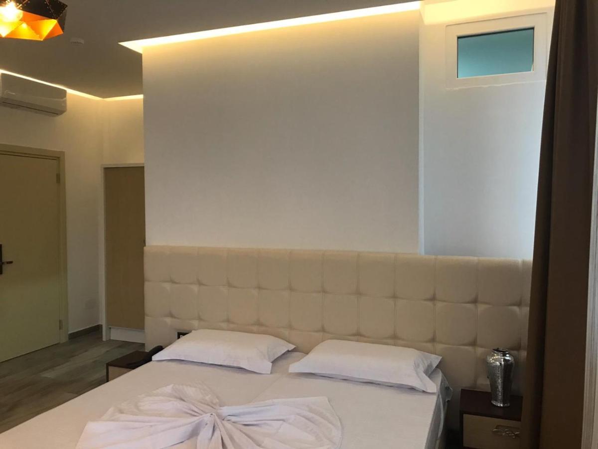 Mille Amici Hotel Shengjin Bagian luar foto