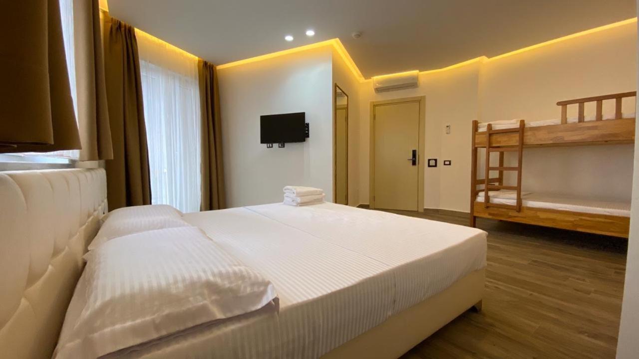 Mille Amici Hotel Shengjin Bagian luar foto