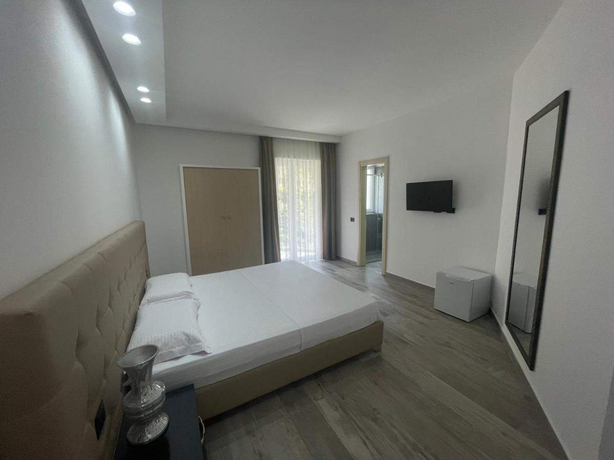 Mille Amici Hotel Shengjin Bagian luar foto