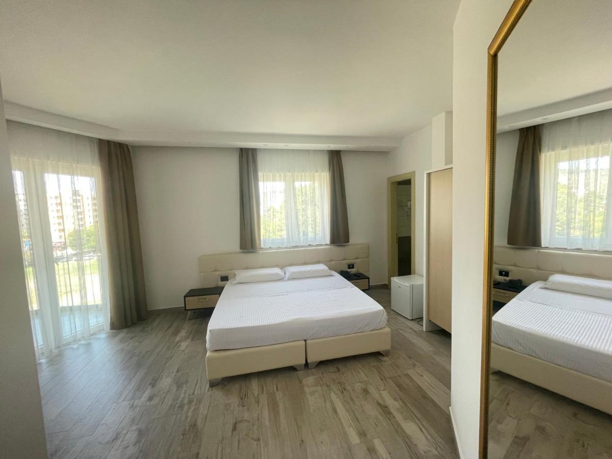 Mille Amici Hotel Shengjin Bagian luar foto