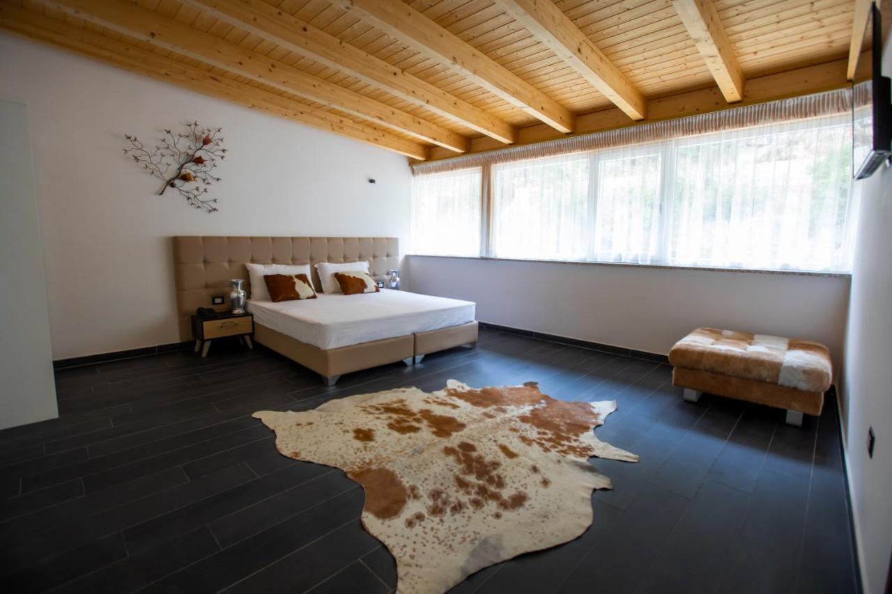 Mille Amici Hotel Shengjin Bagian luar foto